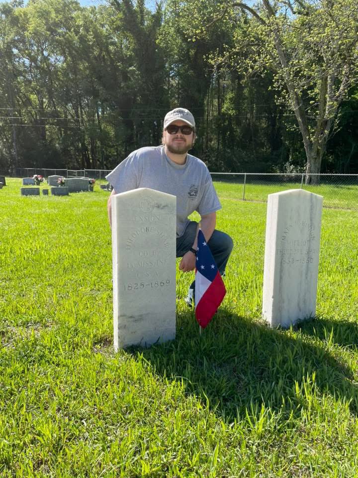 SCV_HD's tweet photo. This week, I have the privilege of going to Winchester to flag the cemetery there. My father, Forrest , and I both love flagging and cleaning cemeteries. It is my favorite way to spend the first two weeks of Confederate History and Heritage Month. https://t.co/dKYf4Kw8OQ