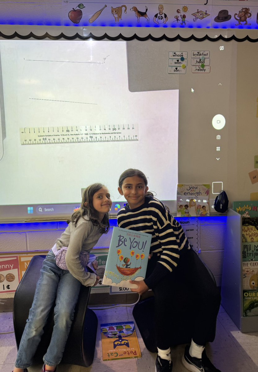 Ms_Abbruzzese's tweet photo. Sharing stories & smiles! #FirstChapterFriday #beartavernpride https://t.co/FA3v11R2Ut