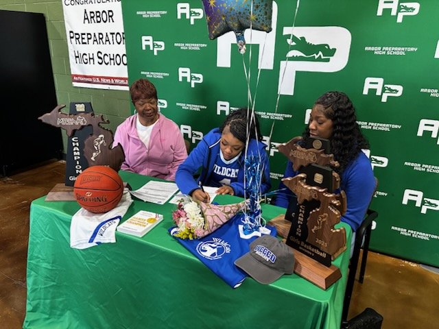 APGators's tweet image. Today was another great day to be a Gator! Senior Jourdin Lewis signed to continue her basketball career at Wayne County Community College. Congrats Jourdin! #freeeducation