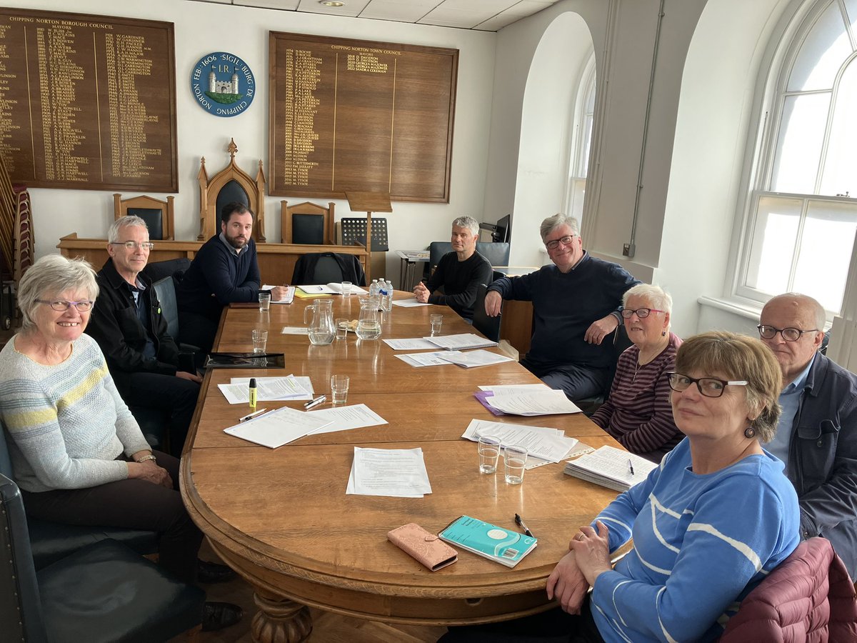 IanDMyson's tweet photo. Constructive meeting earlier today at Chipping Norton Town Hall of reps from Banbury and Chipping Norton Amnesty Groups with our MP Sean Woodward. Discussed refugees, rights of women/girls and Israel/OPT. https://t.co/pqB2cR6B96