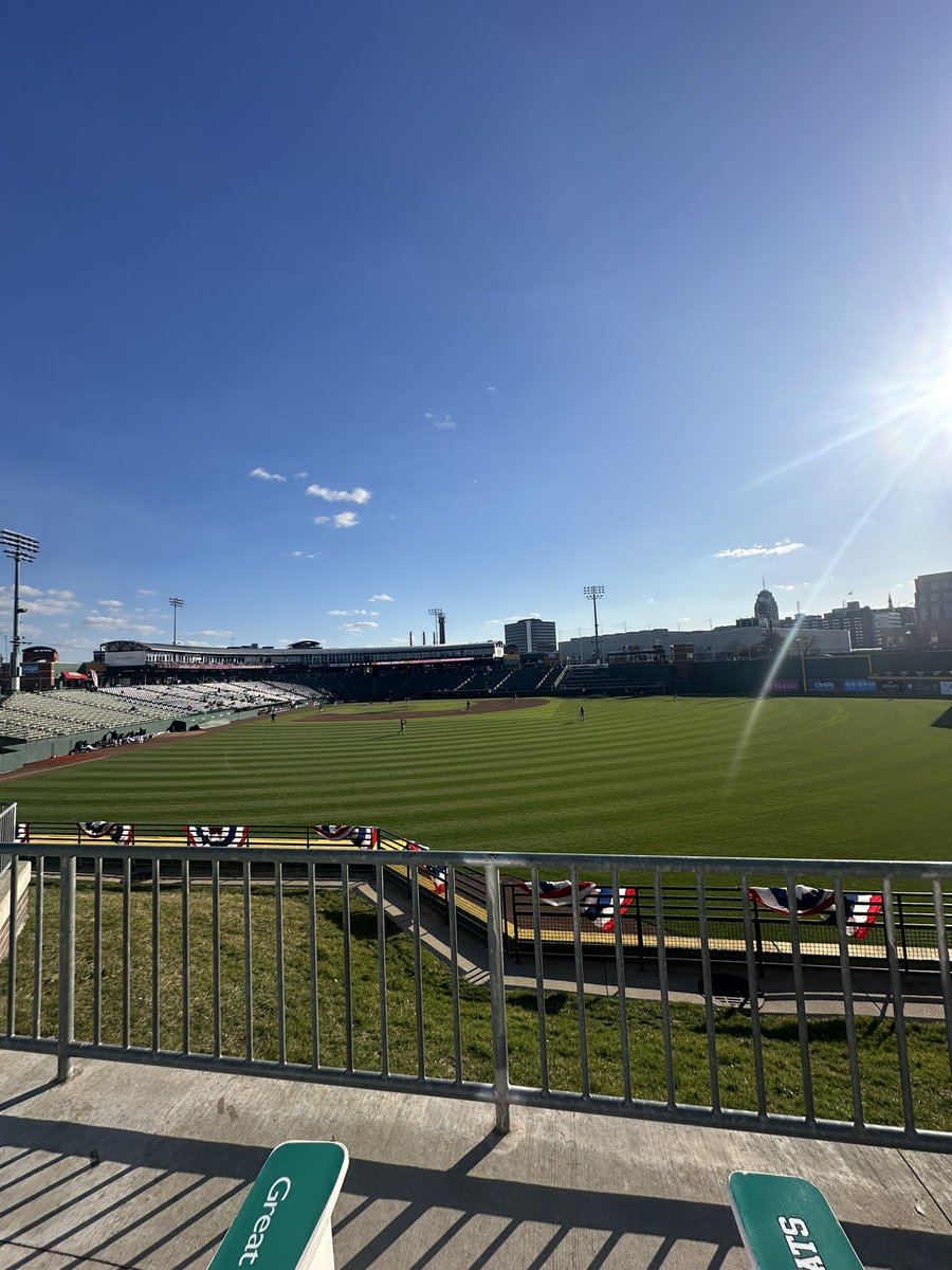calibel323's tweet photo. Beautiful day @LansingLugnuts Jackson Field. #greatclips #greatseats https://t.co/JmsIAKUYMy