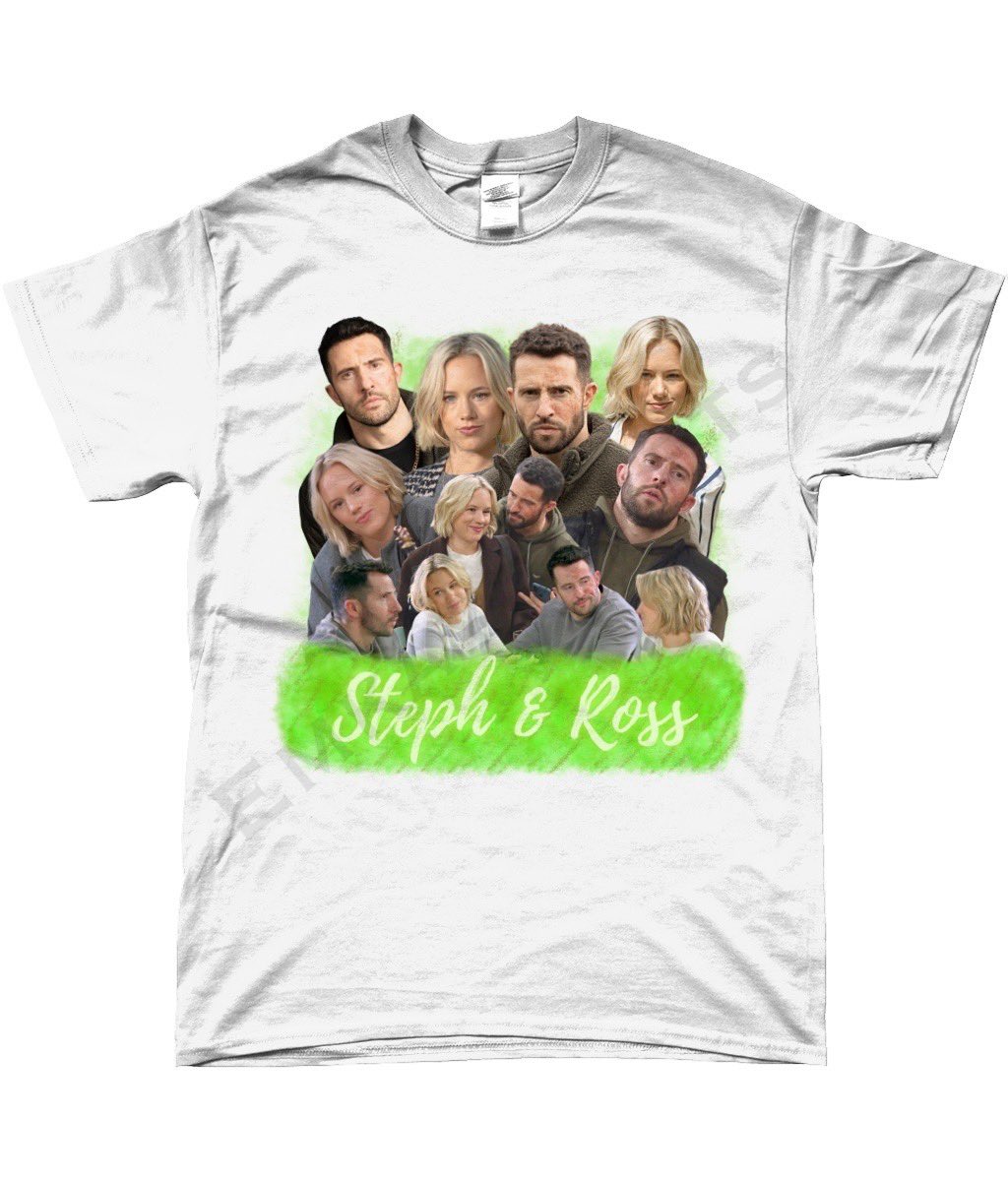 VanitySwarla's tweet image. How cute is this Ross &amp;amp; Steph design I did for a custom t-shirt order for @stephsmiligans 🥹🫶🏻 

Order a custom soap character/duo t-shirt/jumper/hoodie at EmKayCrafts.com

#emmerdale #emmerdalefans #steph #ross #soapmerch