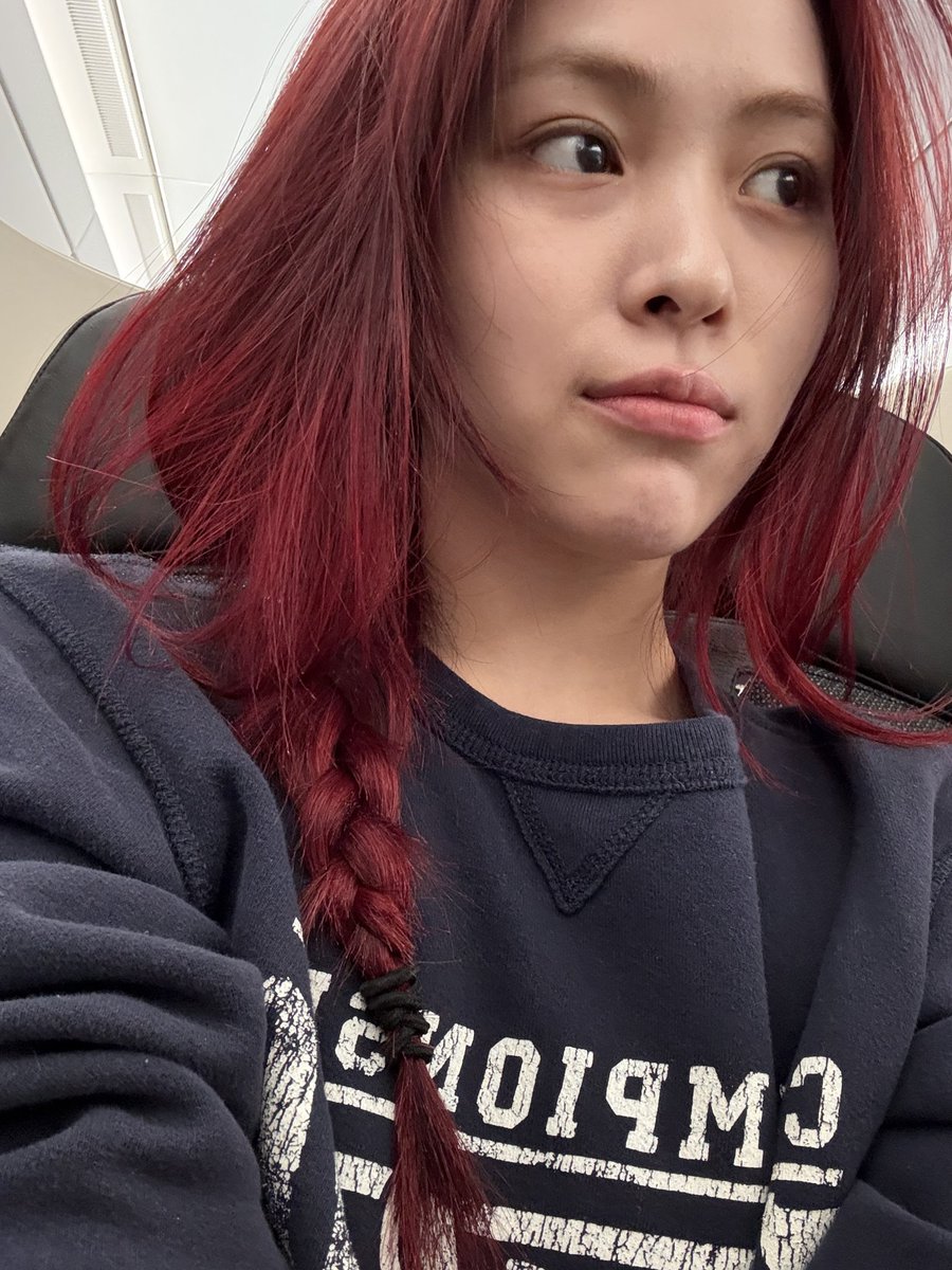 theryujinpics's tweet photo. RYUJIN'S FIRST SELFIE WITH RED HAIR!! https://t.co/PnRmBo55Q5