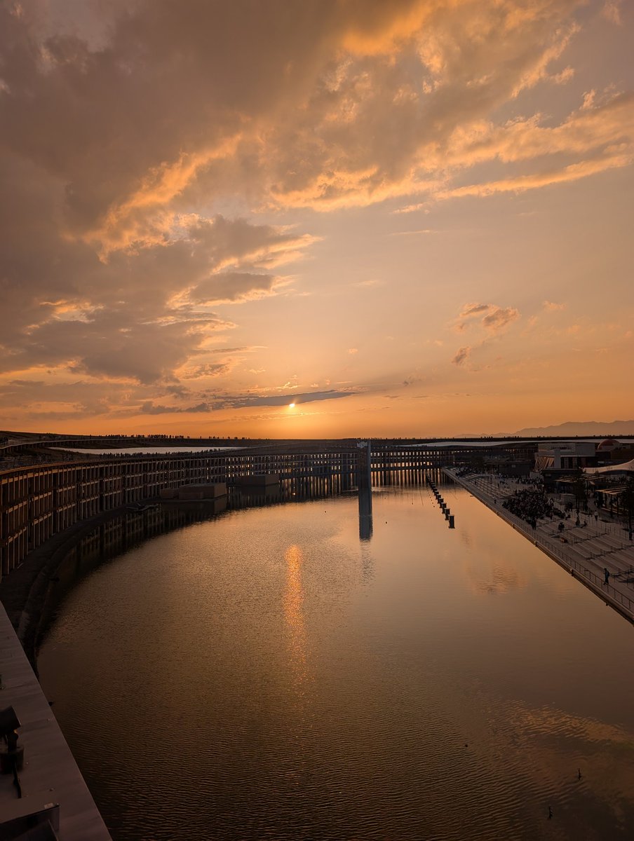 yosh55258's tweet photo. 📢 Osaka Expo finally kicks off tomorrow! 🎉 Exploring the various country pavilions is a must-do, and the sunset views over the venue are absolutely breathtaking 🌅 Why not take this opportunity to visit Osaka? #Expo2025 #Osaka #Expo #Sunset #Travel https://t.co/Ky4kUkSno2