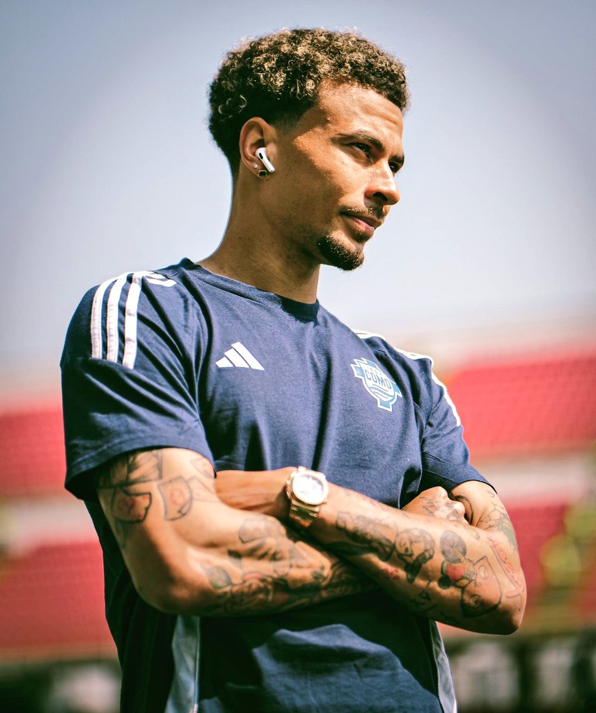 DeleAlli_Brasil's tweet photo. Happy 29th Birthday, Dele! 🫶🏽💙🤍🎂👏🤩
Hoje é aniversário de Dele Alli (@Dele_official), meia inglês do @Como_1907, que completa 29 anos. 🥳
#FelizAniversário #29anos #DeleAlli #DELE
#Spurs #Everton #Inglaterra #ComoFootball
#11deAbril #Futebol #HappyBirthdayDeleAlli https://t.co/CPfKNNpO98