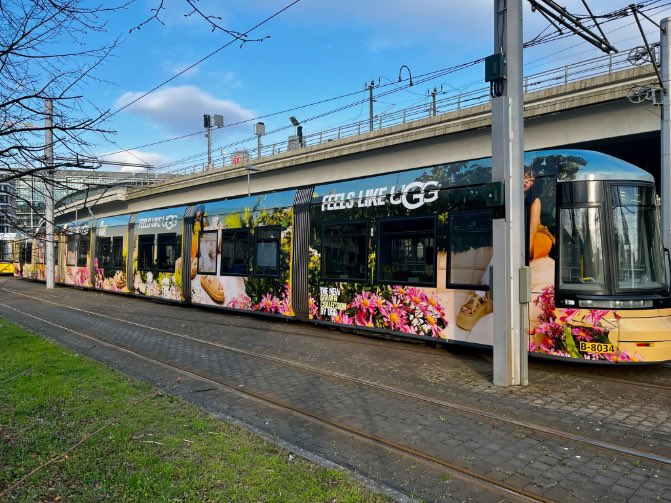 onlyhanni2k4's tweet photo. Hanni x UGG SS25 campaign is displayed on Berlin tram ๐
Cr: @/ObserverofCity , erin_ lesbianism
#ํ๋ #Hanni #UGG #HANNIXUGG https://t.co/YJu9JYP2nz
