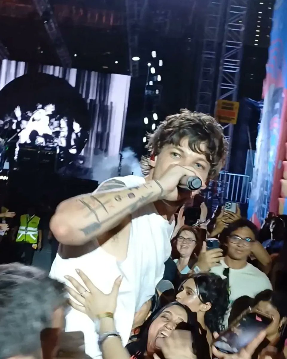 SoloLouieUA's tweet photo. ๐ธ | "Mumbai! What an amazing trip and show with @Louis_Tomlinson and the gang โ๏ธโค๏ธ๐ฎ๐ณ"
#LouisInIndia #LouisAtLollaIndia
โ helenseamons via IG https://t.co/fHfhO150Hc