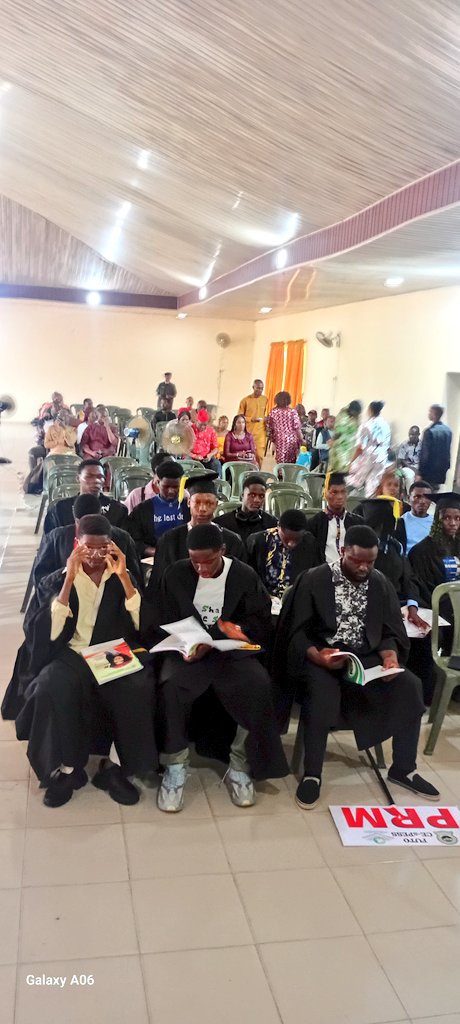 FCespess's tweet photo. Matriculating Students of FUTO CE-sPESS Make Their Vows in 43rd Matriculation Ceremony, as the VC administers Oath of Allegiance. Date: 11/04/2025
It was a decentralized Matriculation, hence every School took responsibility of their freshers whereby each Dean stood in for the VC. https://t.co/eefgcnuug5
