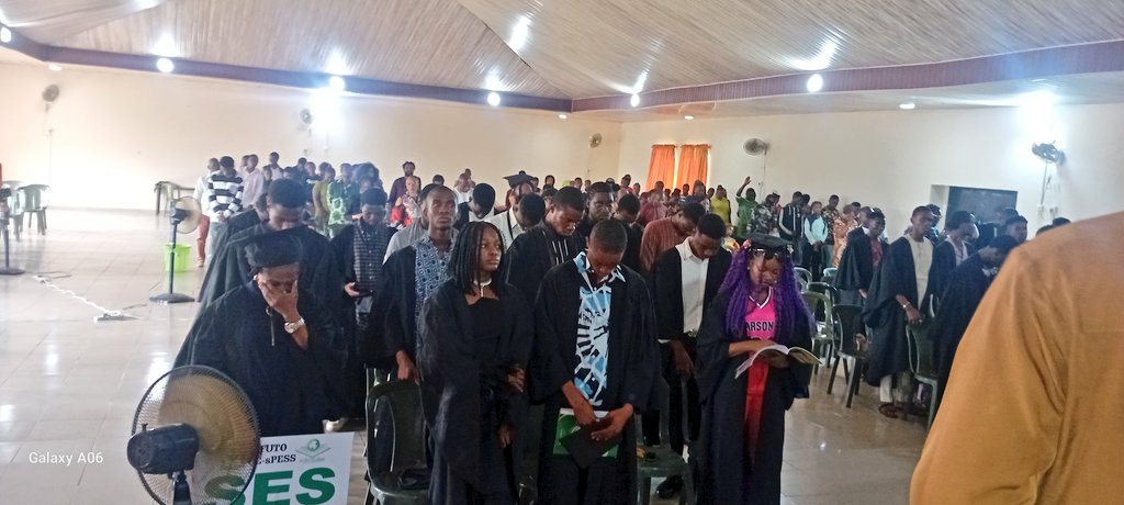 FCespess's tweet photo. Matriculating Students of FUTO CE-sPESS Make Their Vows in 43rd Matriculation Ceremony, as the VC administers Oath of Allegiance. Date: 11/04/2025
It was a decentralized Matriculation, hence every School took responsibility of their freshers whereby each Dean stood in for the VC. https://t.co/eefgcnuug5