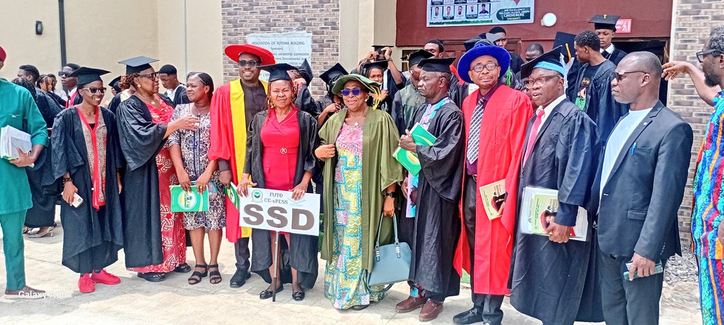 FCespess's tweet photo. Matriculating Students of FUTO CE-sPESS Make Their Vows in 43rd Matriculation Ceremony, as the VC administers Oath of Allegiance. Date: 11/04/2025
It was a decentralized Matriculation, hence every School took responsibility of their freshers whereby each Dean stood in for the VC. https://t.co/eefgcnuug5