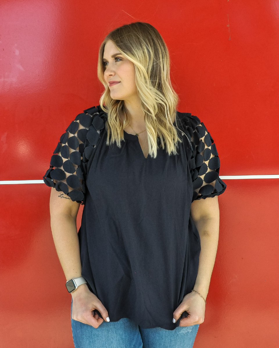 jqclothingco's tweet image. The curvy split neck bubble sleeve top in navy is a stylish mix of structure and softness. Featuring a flattering split neckline and a relaxed boxy cut, it offers both comfort and chic appeal. 💙🔹💙 #curvystyles  #jqclothingco #shoplocal #springfashion 
jqclothingco.com/products/curvy…