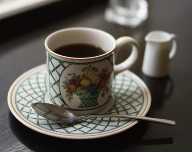 6ko_ch's tweet photo. 「こんな落ち着いたカフェ、よく知ってるね」って言われたいなら、銀座の穴場Cafeきょうぶんかん。完全禁煙の静かな空間、窓際からは街並みを一望。初デートで好印象を残すなら、迷わずここ。 https://t.co/WbPDfHkS4v