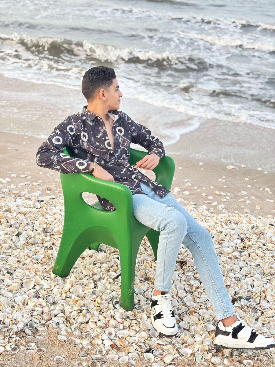 قل للرياح تأتي كيفما شاءت فما عادت سفننا تشتهي شيئا 🤍✨