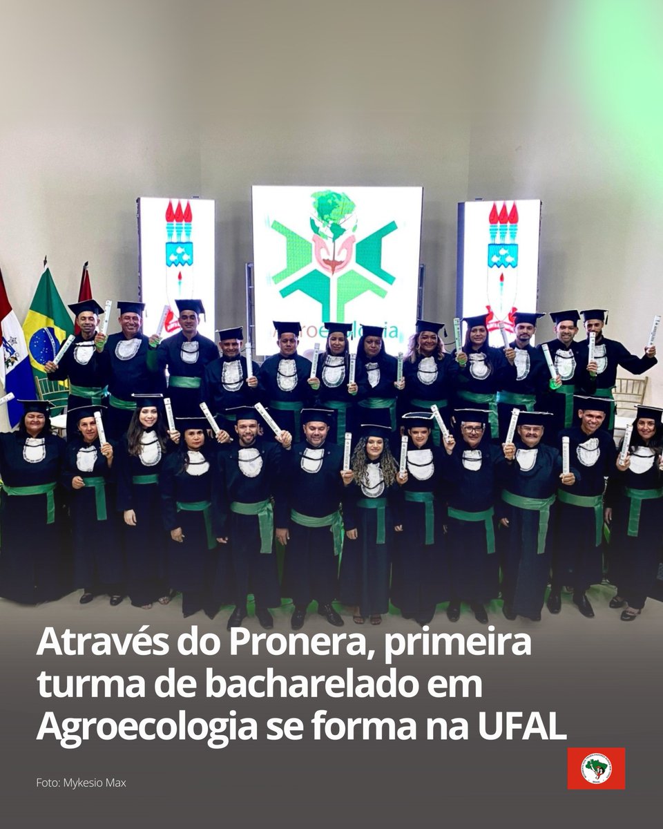 MST_Oficial's tweet photo. 🎓 HISTÓRICO! Primeira turma de Bacharelado em Agroecologia do PRONERA se forma na UFAL!

🌱 São 24 formandos de AL, CE, PB, PE e RN, vindos de assentamentos, comunidades rurais e quilombos.

🔗 Saiba mais: https://t.co/fb9Sakb1wY

#PRONERA #EducaçãoDoCampo #Agroecologia https://t.co/Z6CAvK2xI2