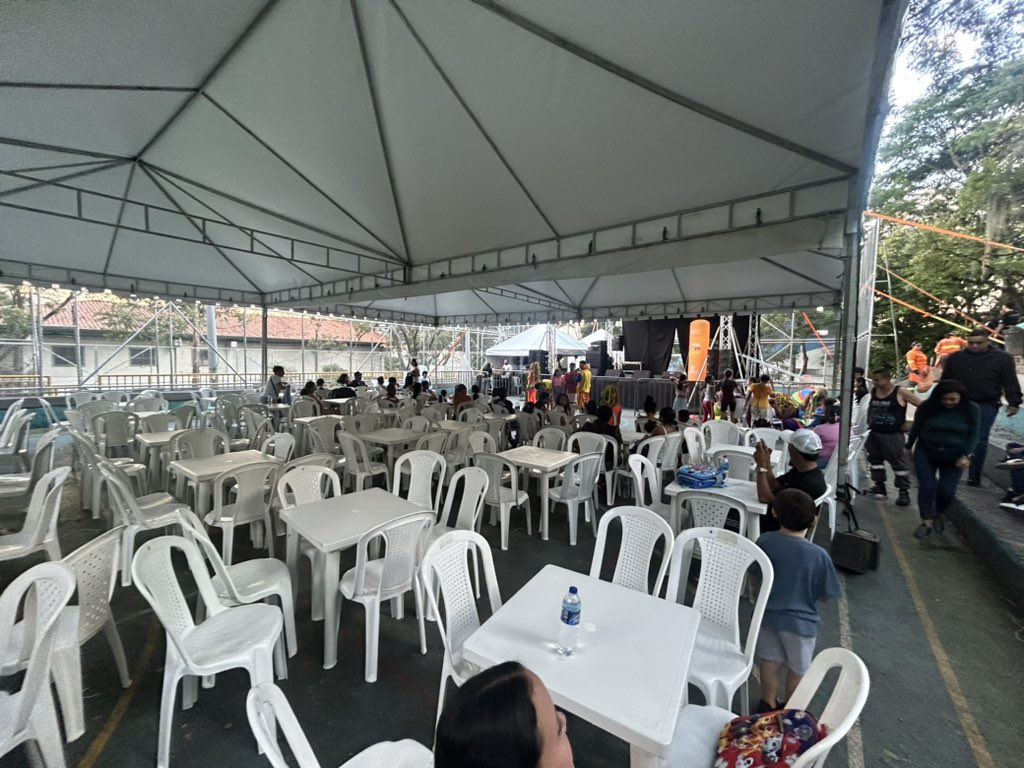 MateoLopezC6's tweet photo. En los festivales de pp de mi amada comuna 6, la cultura se perdió, se está perdiendo la plata de presupuesto participativo en la administración de la @AlcaldiadeMed de @FicoGutierrez, lastima se perdió la cultura en la comuna 6.
@antamanece @elkinlavoe @minuto30com https://t.co/ZA0LSeBBfs