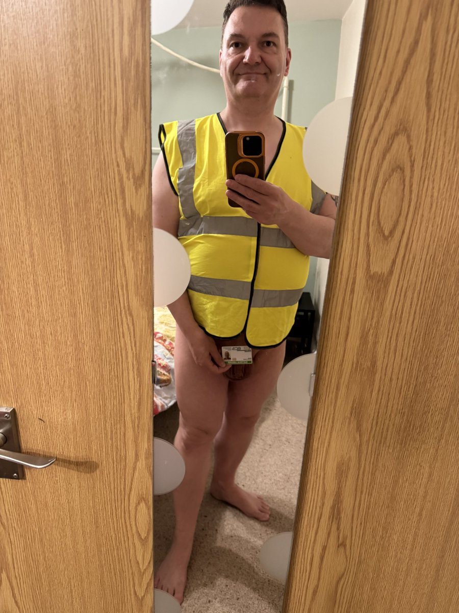 NulloRichard's tweet photo. Finally the weekend is here.
This dig is slowly coming to an end looking for the next opportunity. #electriciansmate #gay #tradie #gaytradie #labourer #gaylabourer #tradies https://t.co/swE2YvCumh