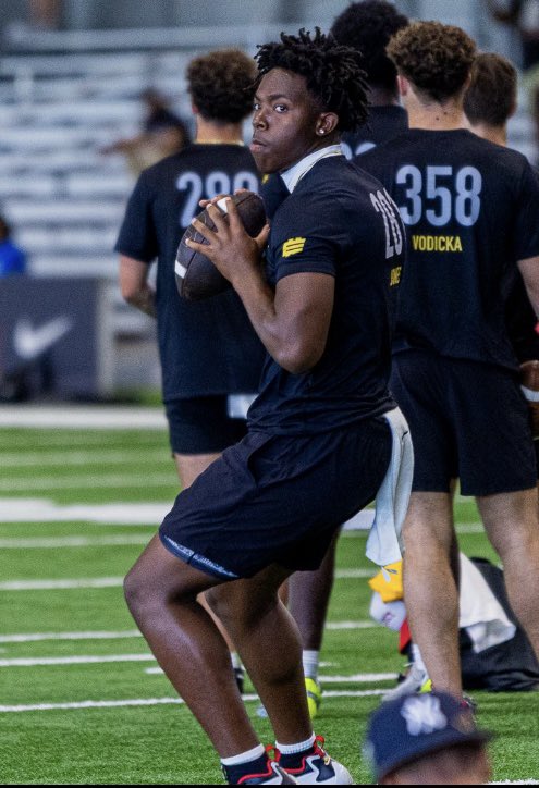 DarryonJonesQB's tweet image. Thanks to @Elite11 for an opportunity to compete and @sixstarfootball for the mention! @QBHitList