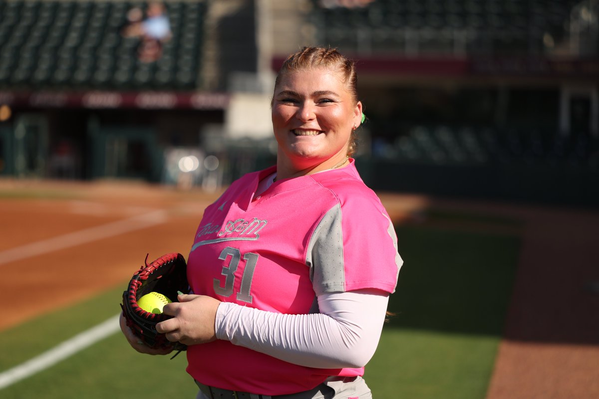 AggieSoftball's tweet photo. Smiles out for the series opener ☺️💜
#GigEm | #BTHOCancer https://t.co/Z2ljkiR4L1