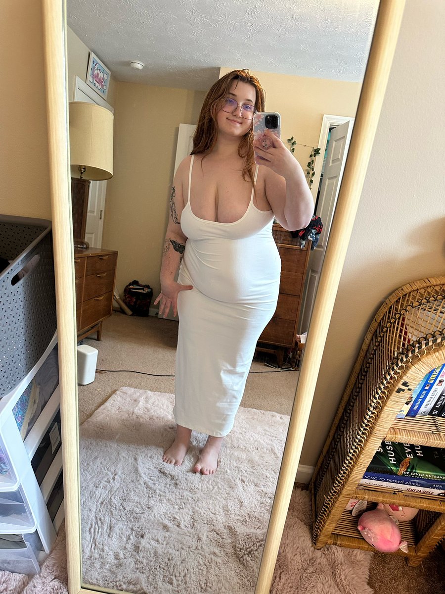 faexvalentine's tweet photo. Are H Cups too big? https://t.co/7l1JHp2IeN
