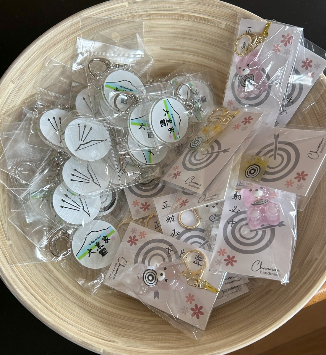 daikokuya_droom's tweet photo. 第一回忍野八海桜まつり始まりました!
4/11-13で開催しています。
当館も旅館組合としてテント販売に参加し、 弓道キーホルダーなど販売致します。
皆様ぜひ忍野八海へお越し下さ~い(^.^)/~~
#大黒家 #旅館 #足利堀江弓具店 #Chanman #山梨 #忍野村 #弓道 #忍野八海桜まつり https://t.co/T23pHJnif2