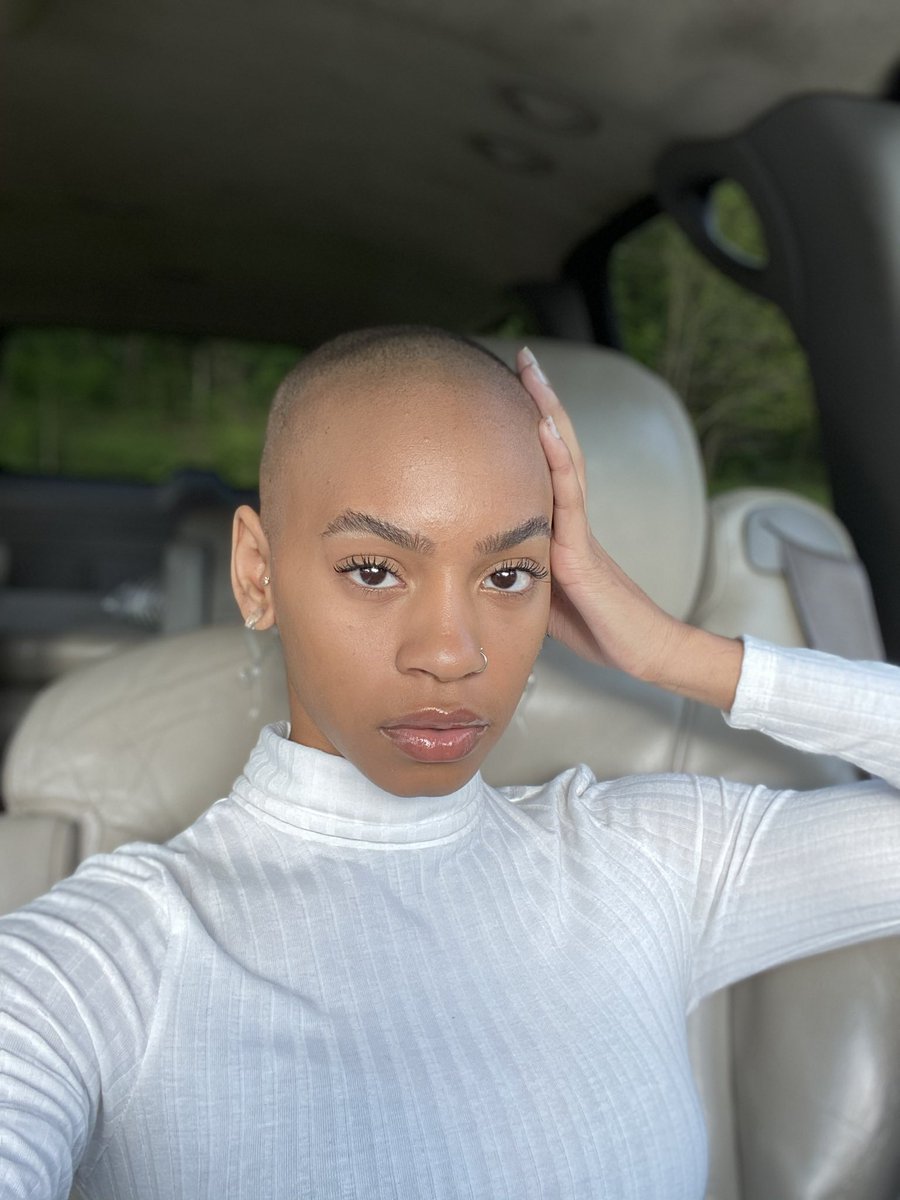 TheLocDon's tweet photo. Hair vs bald https://t.co/eWtiTE3DAY
