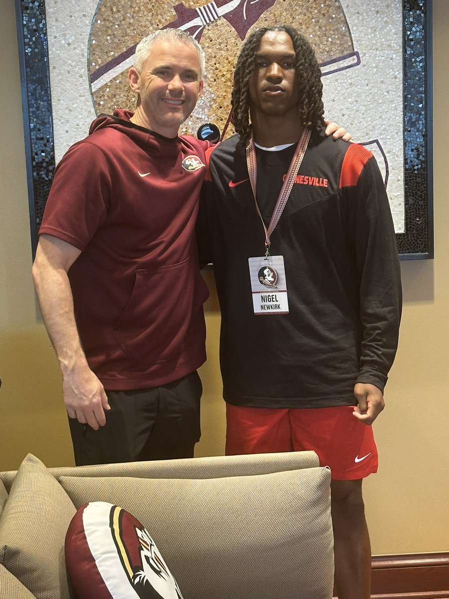 NigelNewkirk2's tweet image. Had a great day at Florida State University🍢 #AGTG @Coach_Norvell @CoachYACJohnson @CoachGusMalzahn @bsa28_ @RedElephant_FB @RecruitTheG @Andrew_Ivins @adamgorney @samspiegs @RustyMansell_ @JeremyO_Johnson @ChadSimmons_