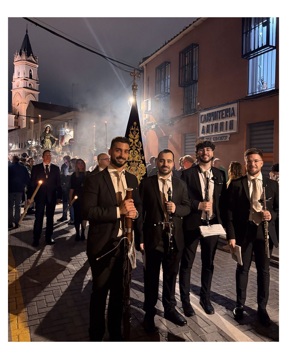 CMcarmenD's tweet image. 🔚🎶Aún con nuestras #Almas en calle #Trinidad, agradecemos a nuestra querida @TrasladoSoledad el hacernos partícipes de uno de los momentos más #Bellos y #Emocionantes de la #CuaresmaMalagueña.

🤗¡Siempre a vuestro servicio, y al de #Ellos, queridos hermanos/as!

#CofradiasMLG