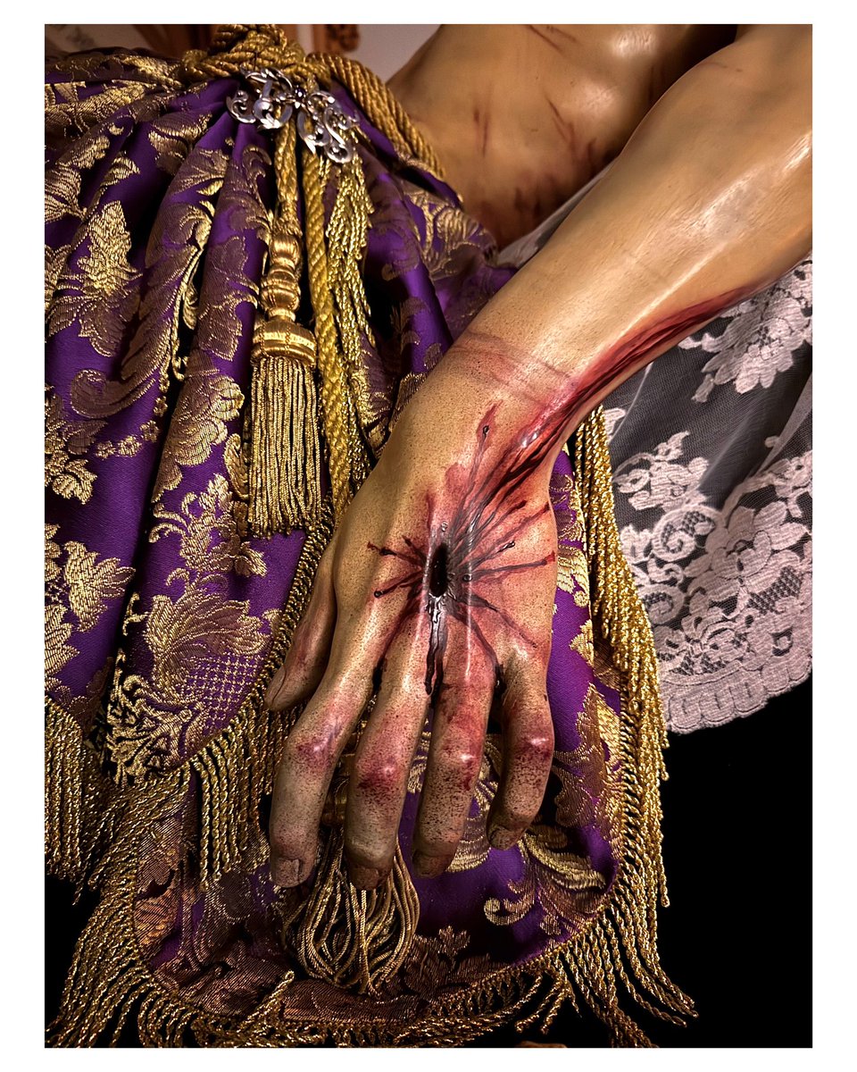 CMcarmenD's tweet image. 🔚🎶Aún con nuestras #Almas en calle #Trinidad, agradecemos a nuestra querida @TrasladoSoledad el hacernos partícipes de uno de los momentos más #Bellos y #Emocionantes de la #CuaresmaMalagueña.

🤗¡Siempre a vuestro servicio, y al de #Ellos, queridos hermanos/as!

#CofradiasMLG