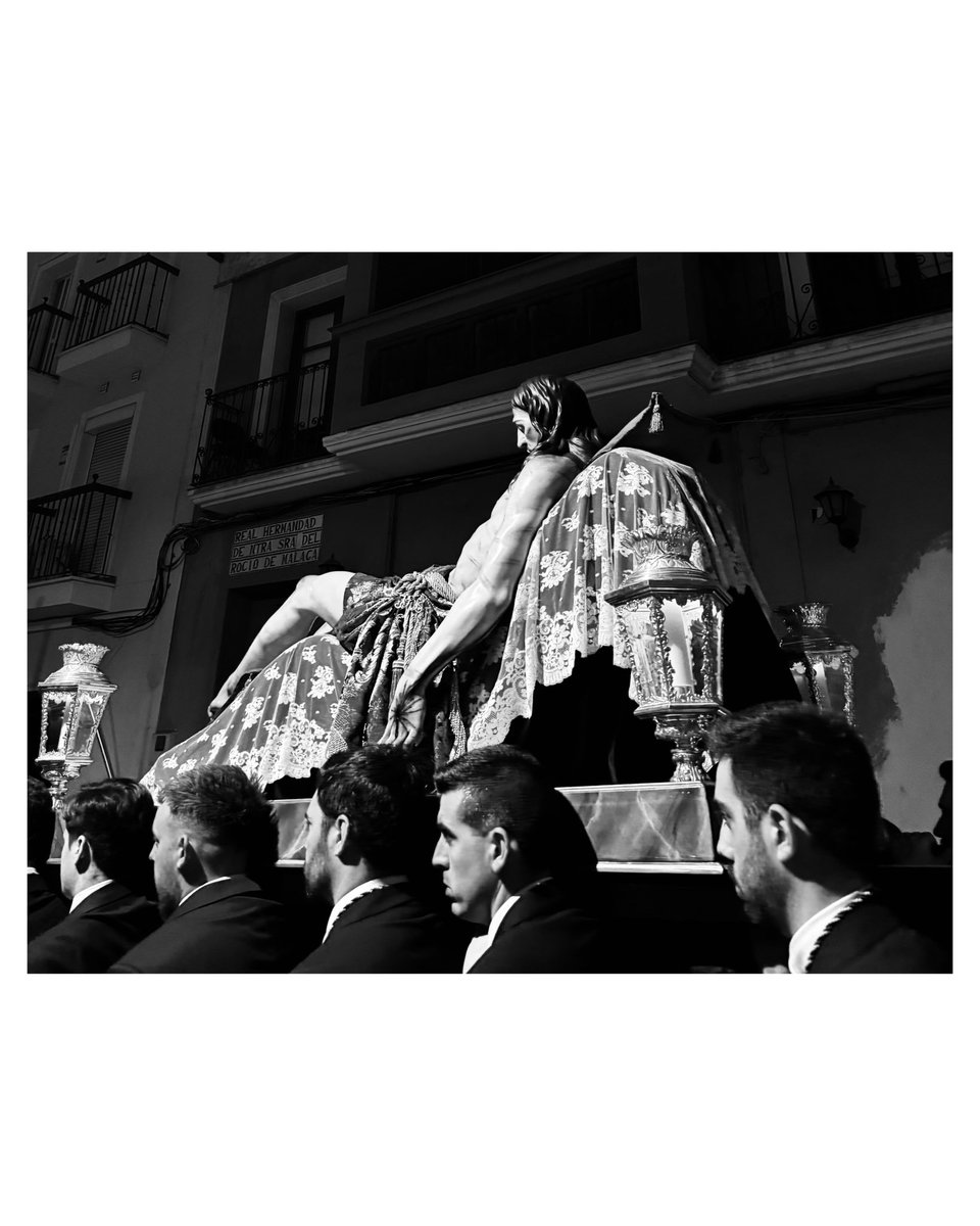 CMcarmenD's tweet image. 🔚🎶Aún con nuestras #Almas en calle #Trinidad, agradecemos a nuestra querida @TrasladoSoledad el hacernos partícipes de uno de los momentos más #Bellos y #Emocionantes de la #CuaresmaMalagueña.

🤗¡Siempre a vuestro servicio, y al de #Ellos, queridos hermanos/as!

#CofradiasMLG