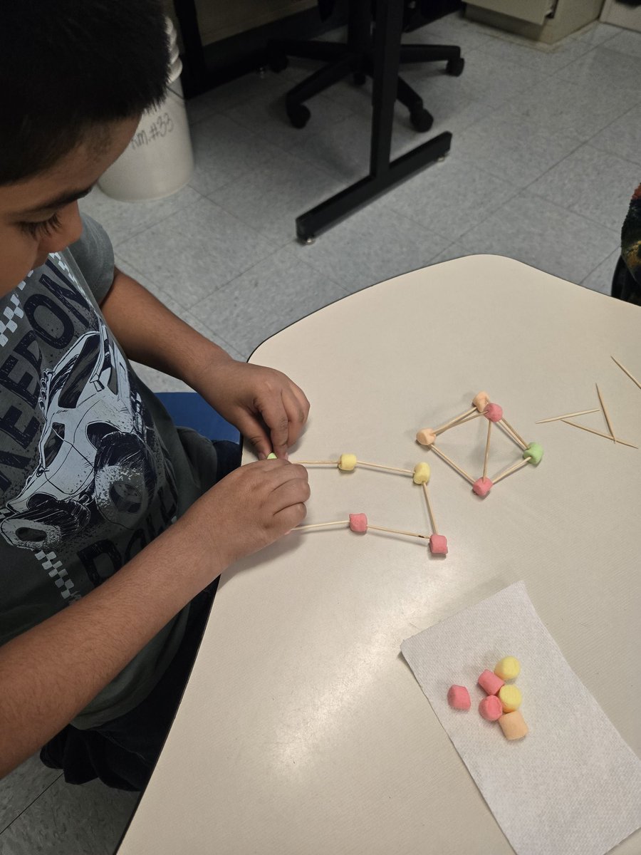 Puenteg1's tweet photo. This week we had fun creating 2D &amp; 3D shapes.  We ❤️ Math 
#FisherES @prekpasadena https://t.co/nSpYcmwUhP