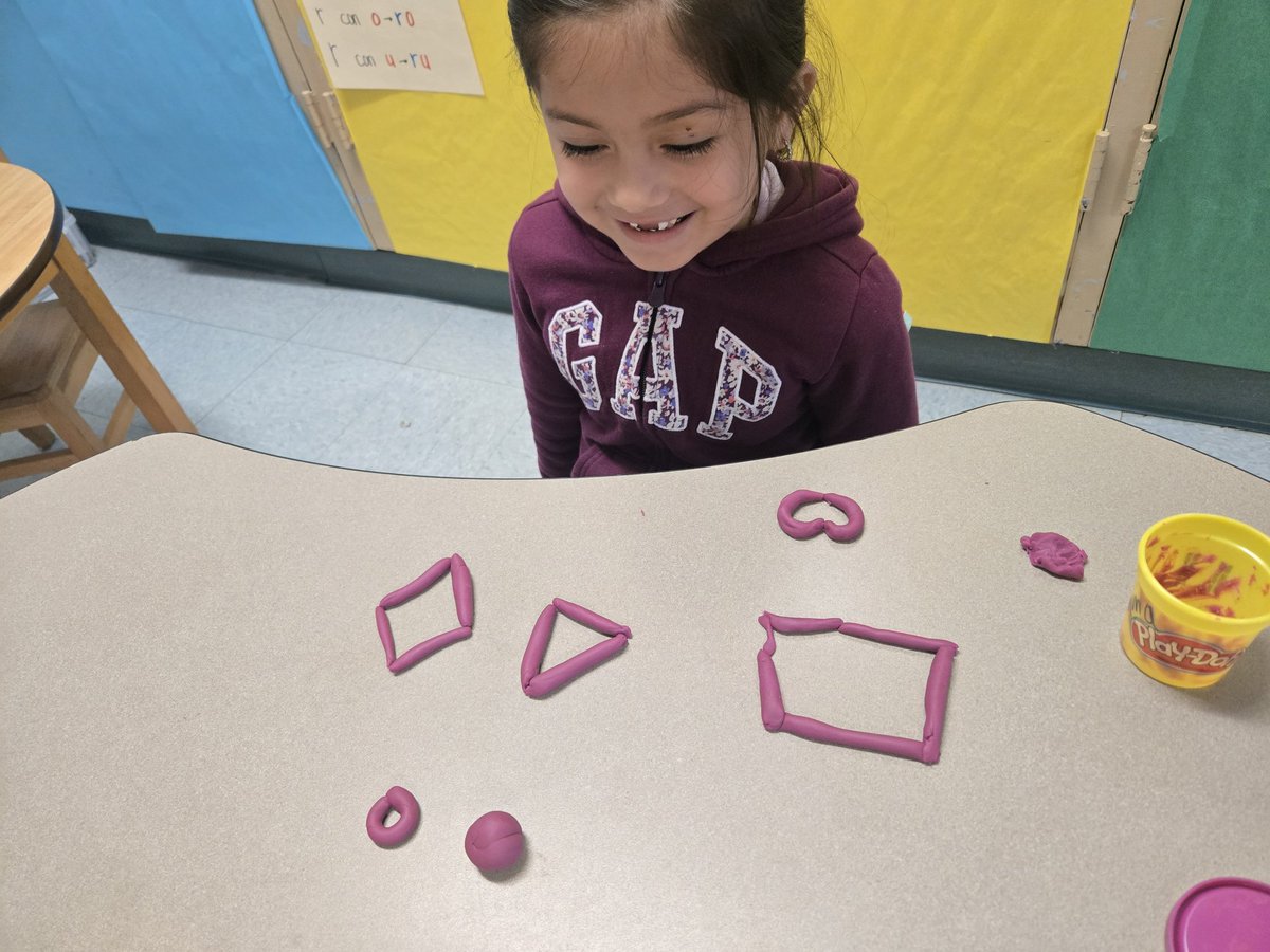 Puenteg1's tweet photo. This week we had fun creating 2D &amp; 3D shapes.  We ❤️ Math 
#FisherES @prekpasadena https://t.co/nSpYcmwUhP
