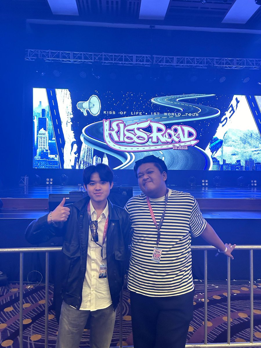 kmjiek's tweet photo. menamatkan perjalanan gue sebagai sandyours, konseran sama idola guweh https://t.co/5N4Rgdotlr
