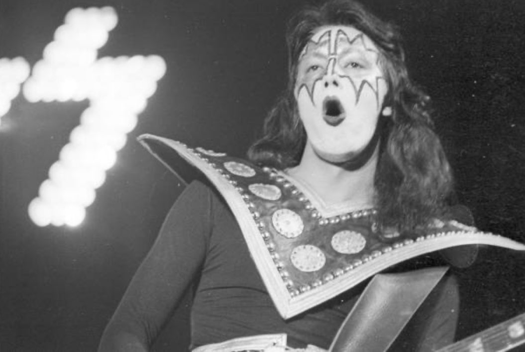 naokiss's tweet photo. Ace Frehley at the Civic Auditorium on May 31, 1974 in Long Beach, CA. https://t.co/YqNrPYgPOn