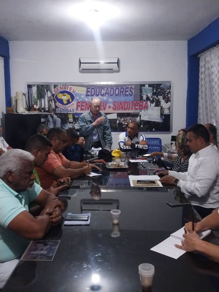 #11Abril
Pedro Eusse,Sec General de <a href="/CUTV_Venezuela/">CUTV_venezuela</a> y del <a href="/FNLCT/">Frente Nacional de Lucha de la Clase Trabajadora</a> en reunión con Intergremial de Barinas.
Unidad de Acción por el rescate del salario y las convenciones colectivas, contra retención d salarios a docentes y criminalización d lucha sindical. 
#1MayoUnitarioYCombativo