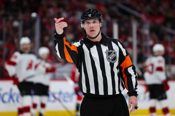 ScoutingTheRefs's tweet photo. The New Jersey Devils are 15-0-1 over the past three seasons under referee Brandon Blandina. He's working Pens vs. Devils: https://t.co/vygR4FuPKZ
@penguins @NJDevils #LetsGoPens #NJDevils #PITvsNJD https://t.co/HwAruEF0o3