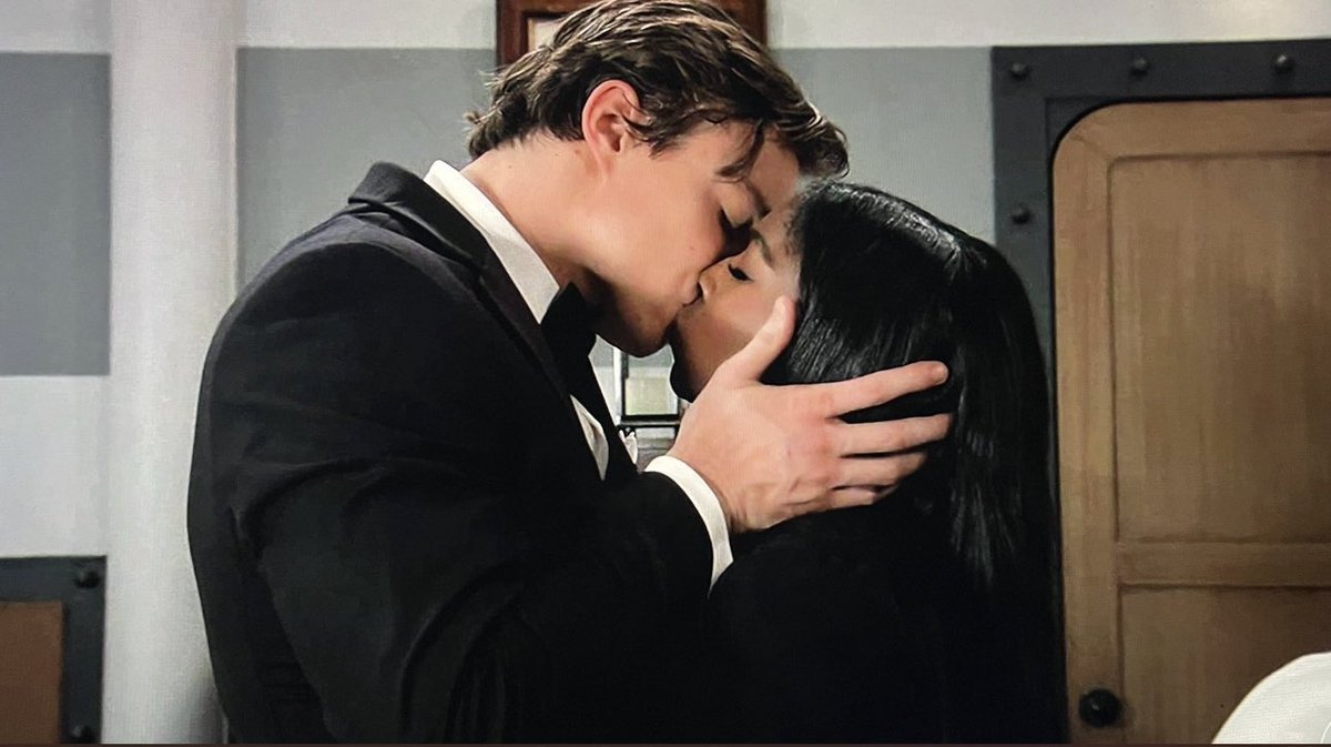 Sable_Baxter89's tweet photo. Happy 2 year anniversary to Spencer and Trina’s first kiss as an official couple, that left Trina feeling breathless 😏 and the start of them being ship napped together by Uncle Victor.
#Sprina #SprinaAdventure #SprinaForever https://t.co/WBGhnEDuQg