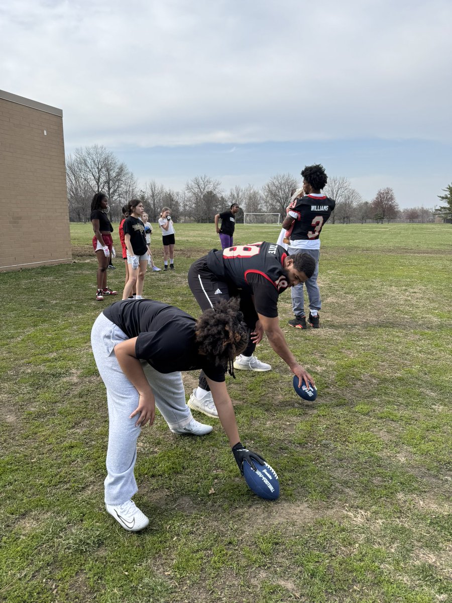 iabarnstormers's tweet photo. We had the opportunity to visit the McCombs Middle School Girls Flag Football team at one of their practices this week to teach basic skills and how to #BuildYourBase 💪 https://t.co/gdbjMpw4QA