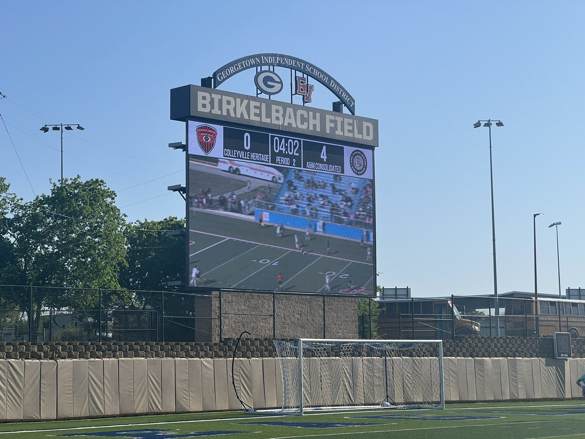 austinjdunson's tweet photo. Lady Tigers absolutely dominating. Junior Ashtyn Magnuson and sophomore Molly Marino set up a corner kick that gives sophomore Lainey Hermansen a header into the goal. #UILState https://t.co/1lTulw3vHi