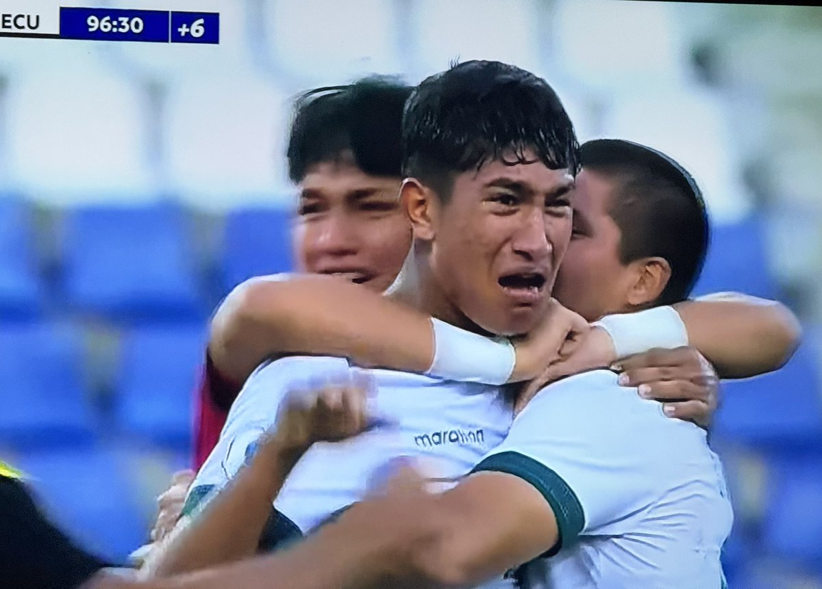 DiegoArcos14's tweet photo. Golpe firme y fuerte de realidad para el fútbol ecuatoriano categoría Sub17 y la “imagen” que asumen tener .
La selección d esta categoría, con más jugadoras afuera d Ecuador en la historia, con prospectos “sonados”…acaba de quedar fuera de un mundial que daba 7 cupos…terminaron 8vos…PAPELON VERGONZOSO y HUMILLANTE, urgente baño de humildad. 
Bolivia al mundial