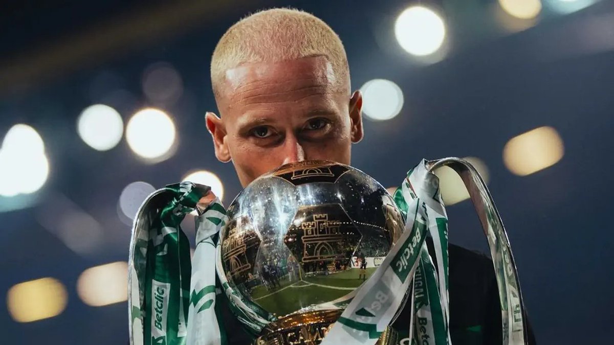 🔙🕺😅

Jornalista: "Chegaste aos 18 anos a um clube grande.."

Nuno Santos: "Aos 18? Foi aos 25."

Jornalista: "Não chegaste ao Benfica aos 18?"

Nuno Santos: "Ah, sim, é verdade. Mas tu falaste em clube grande... A um grande só cheguei aos 25, quando assinei pelo Sporting" 😎💚