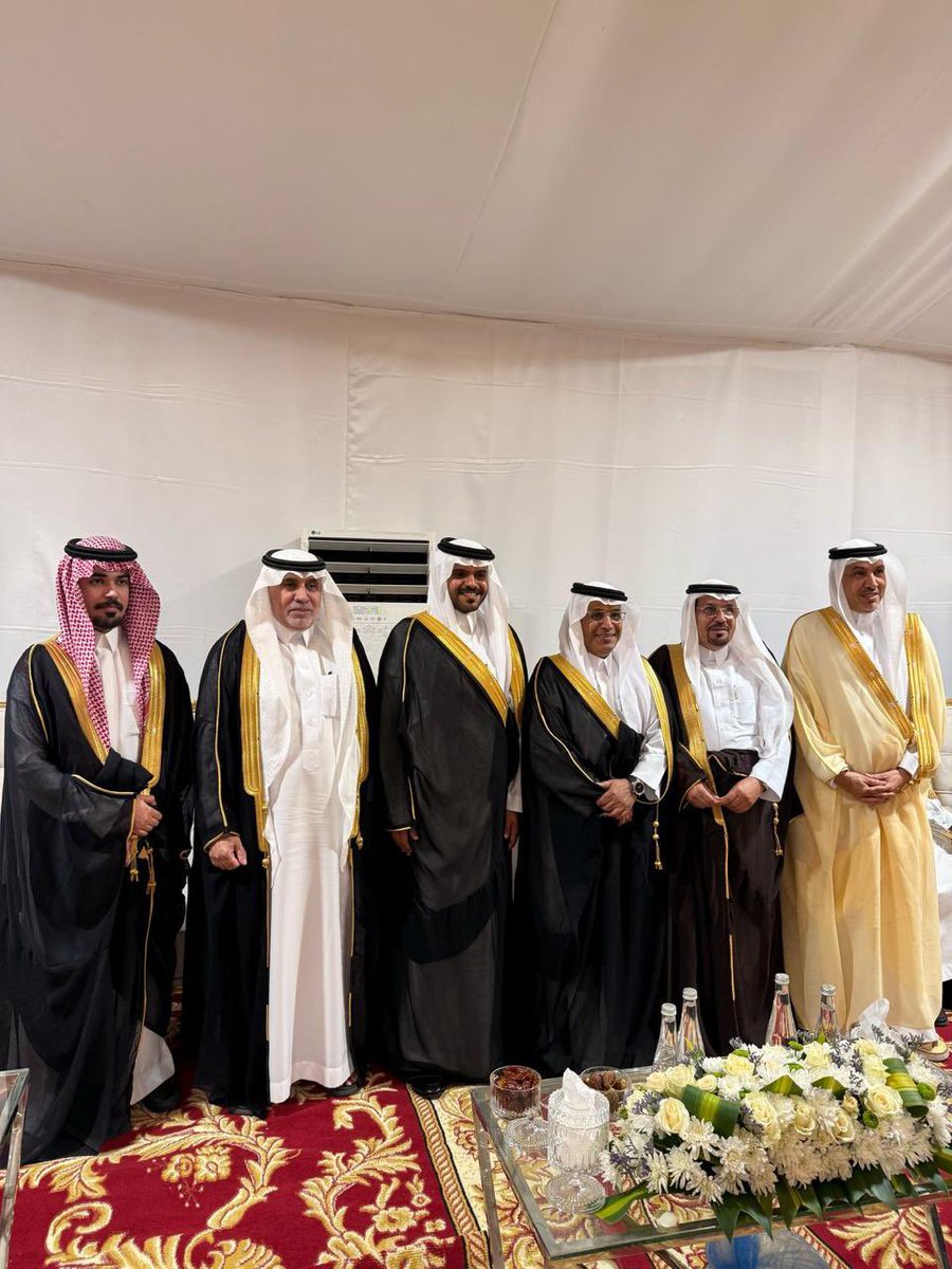 AhmadAlDaajani's tweet photo. سعدنا هذا المساء بحفل زفاف الابن الغالي/ إبراهيم بن عبدالله الدعجاني ( ابن ابن خالتي ) حضر الحفل عدد كبير من الأهل والوجهاء والأصدقاء .
كان الحفل متميز تنظيماً وحضوراً .
بارك الله لهما وبارك عليهما وجمع بينهما في خير . https://t.co/NkYANIAdN5