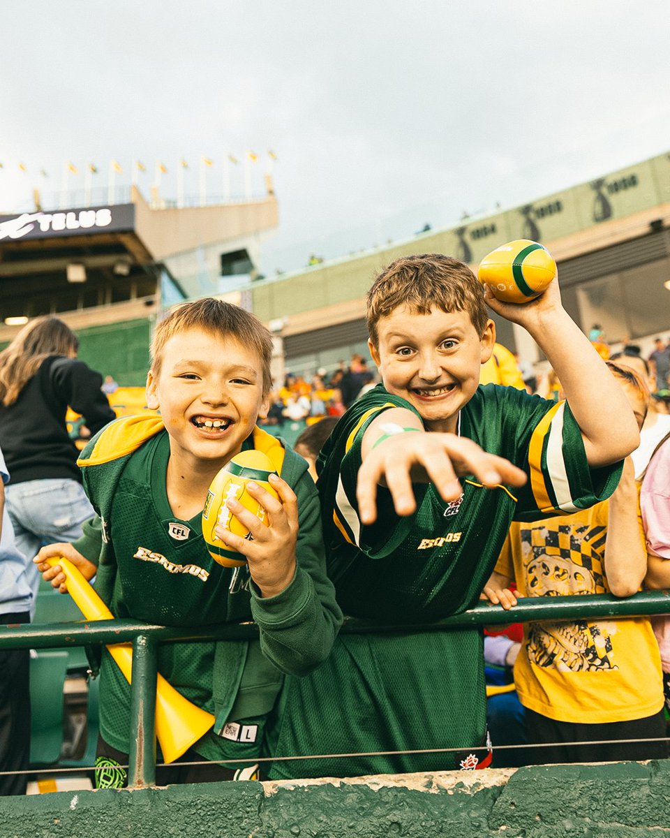 GoElks's tweet photo. Bringing this energy back for Home Opener 🌞

We're celebrating football on June 19th &amp; we want to share it with you! Purchase your Home Opener tickets now and get ready for a night of Green &amp; Gold fun 👇

TICKETS | https://t.co/IflGRlNe3c

#GoElks https://t.co/D2eoMqbpIV