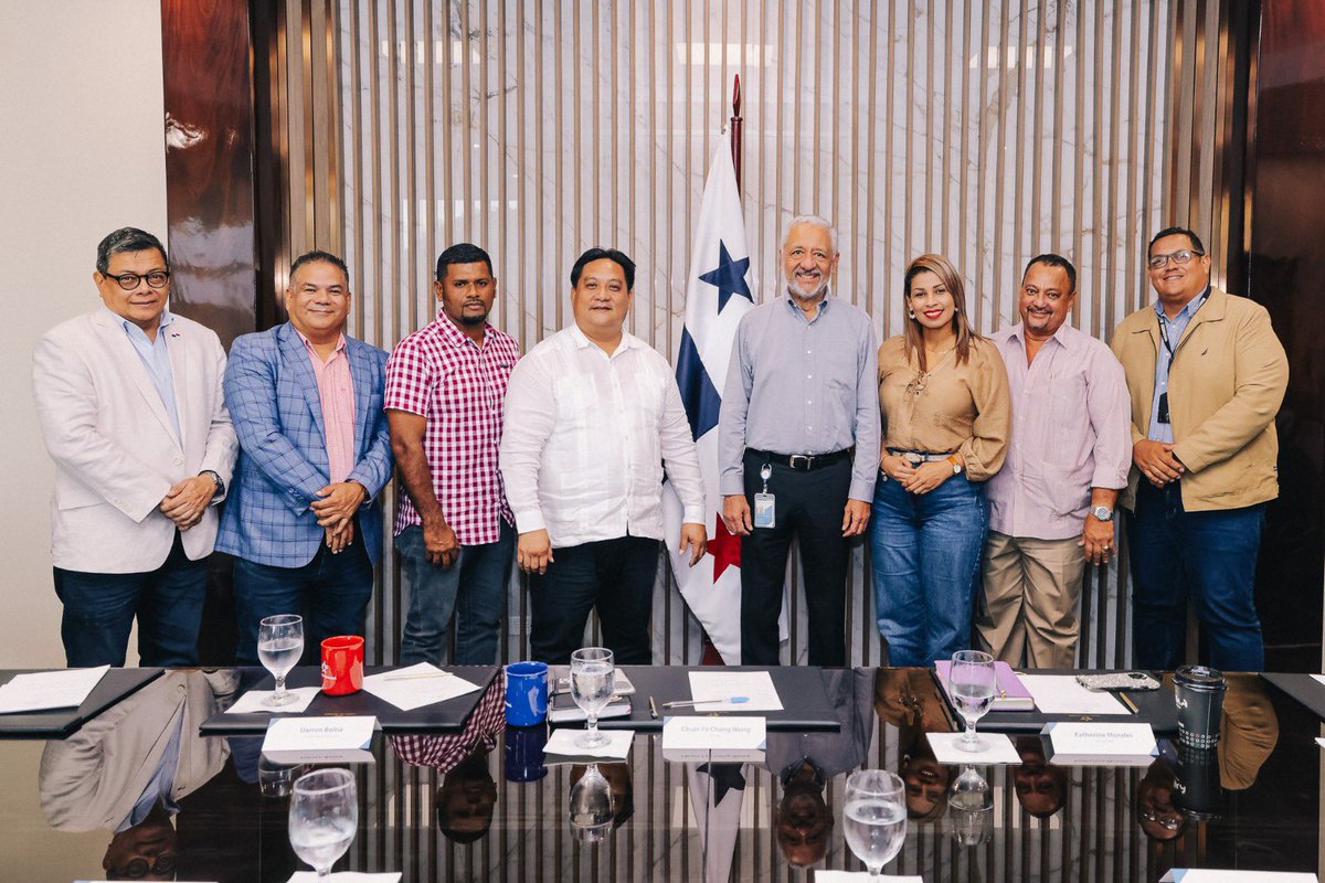 Hoy se sostuvo una reunión con el alcalde de La Chorrera y miembros del Consejo Municipal, en la que se abordaron temas institucionales sobre infraestructuras en áreas de la cuenca hidrográfica del Canal, así como futuros proyectos relacionados con los sectores de turismo,