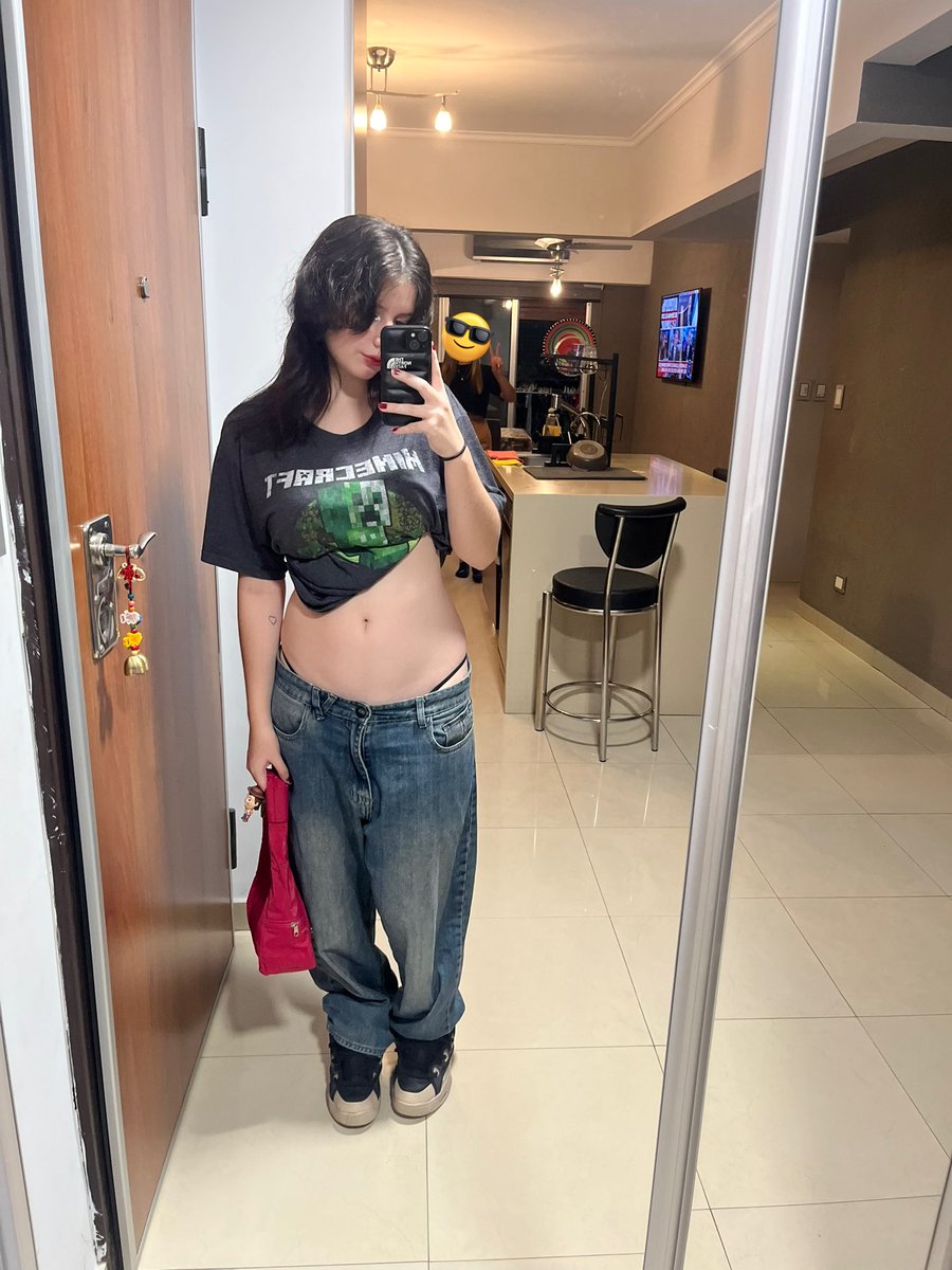 danoninohelado's tweet photo. nadie le dice que no da? NO. y por eso este es mi outfit para ir a ver la peli de minecraft https://t.co/RxX6M18VIN