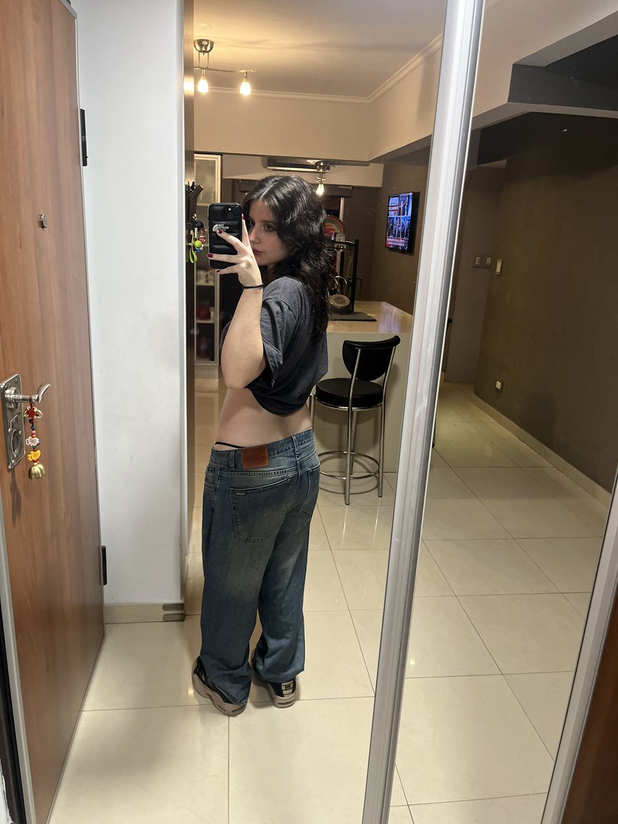 danoninohelado's tweet photo. nadie le dice que no da? NO. y por eso este es mi outfit para ir a ver la peli de minecraft https://t.co/RxX6M18VIN