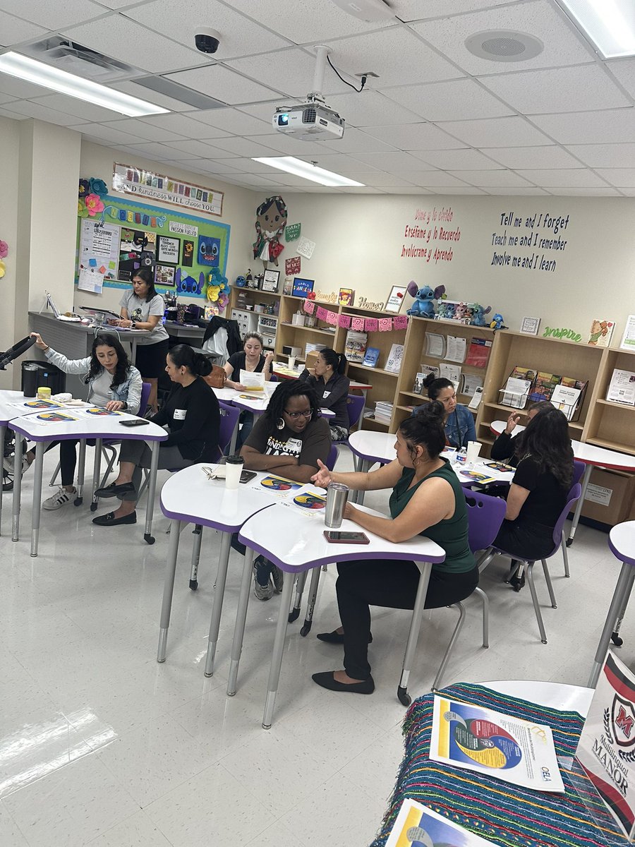 MISDMultilingue's tweet image. Multilingual team advancing our bilingual programming by highlighting the multilingual benefits &amp;amp; Elem Dual Language by presenting at the PME Parent Coffee Platica this morning! Grateful for the opportunity!! @ManorISD