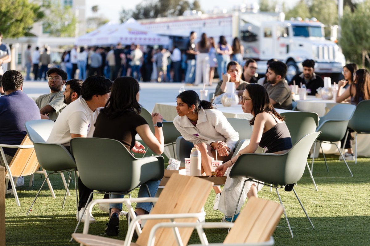 mzohabk's tweet photo. Events like this create space for future leaders in medicine to meet, share ideas, and eventually work together to build something bigger than themselves.

🧵: 2/3 https://t.co/mYjBDrOVJL