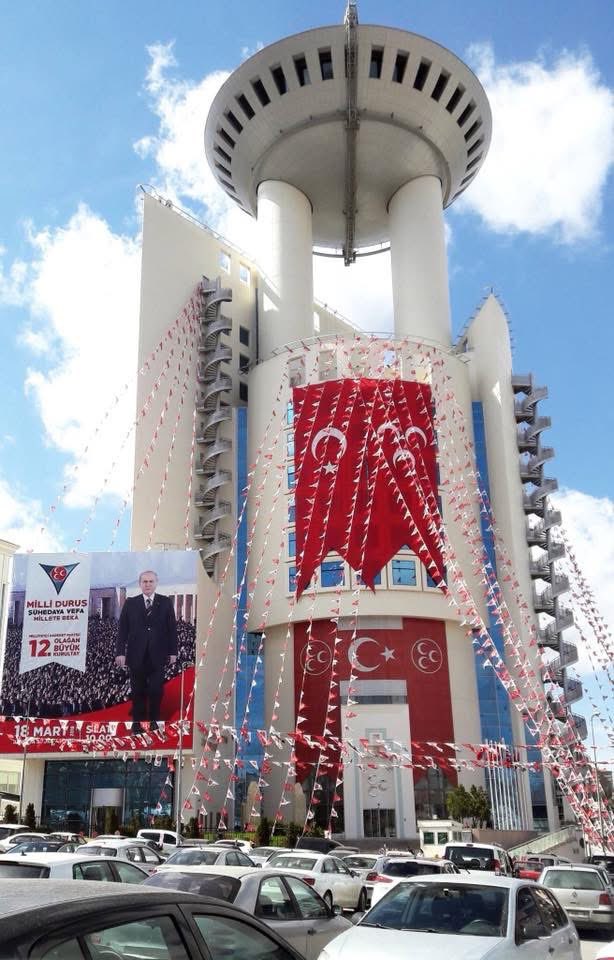 Bu dava özüdür islamiyetin,
Bu dava güneşi mazlum milletin,
Bu dava her şeyden her şeyden çetin
Bu yolda dert,hüzün,gurbet bizimdir.

-Arvasi