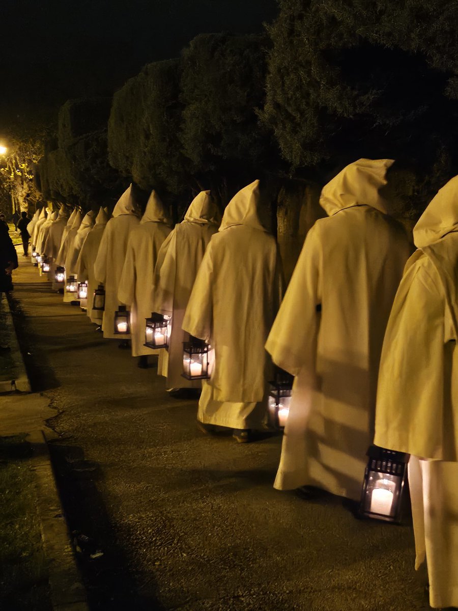 CofradiasSoria's tweet photo. Procesión del Viernes de Dolores, desde la ermita de Ntra Sra del Mirón hasta la Concatedral de San Pedro.
#juntadecofradiasdesoria #cuaresma2025 #Semanasantasoria #sobria #austera #devocional #tipicamentecastellana #viernesdedolores #soria #cyl https://t.co/wDZIYVe320