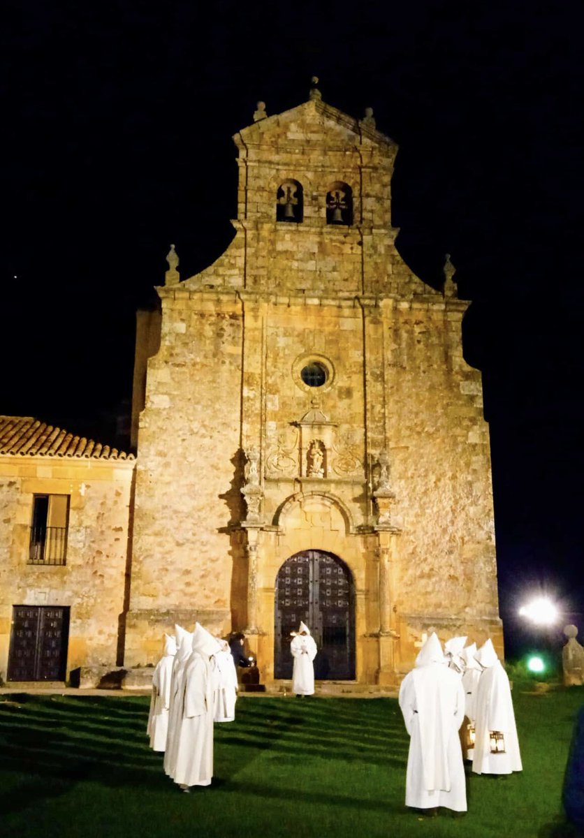 CofradiasSoria's tweet photo. Procesión del Viernes de Dolores, desde la ermita de Ntra Sra del Mirón hasta la Concatedral de San Pedro.
#juntadecofradiasdesoria #cuaresma2025 #Semanasantasoria #sobria #austera #devocional #tipicamentecastellana #viernesdedolores #soria #cyl https://t.co/wDZIYVe320